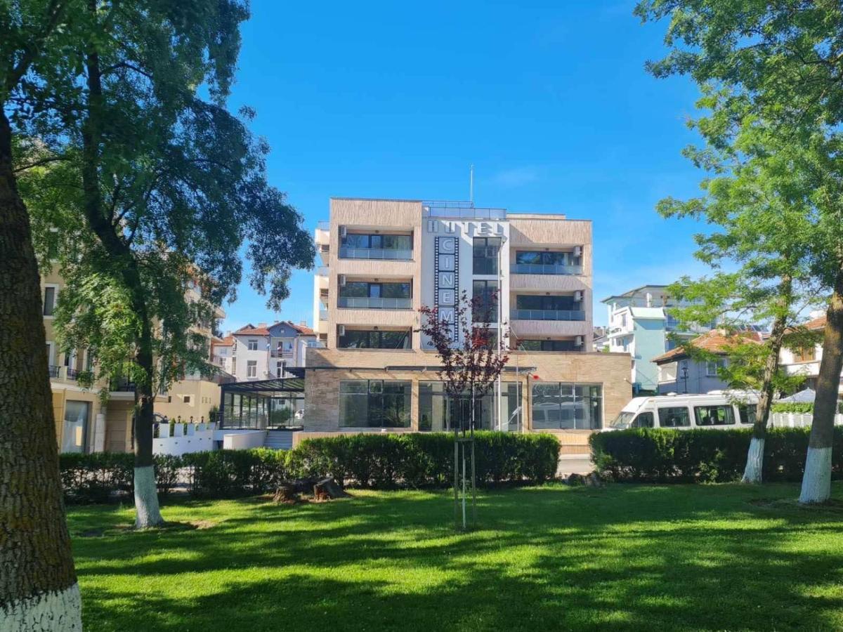 Cinema Hotel Primorsko Bagian luar foto
