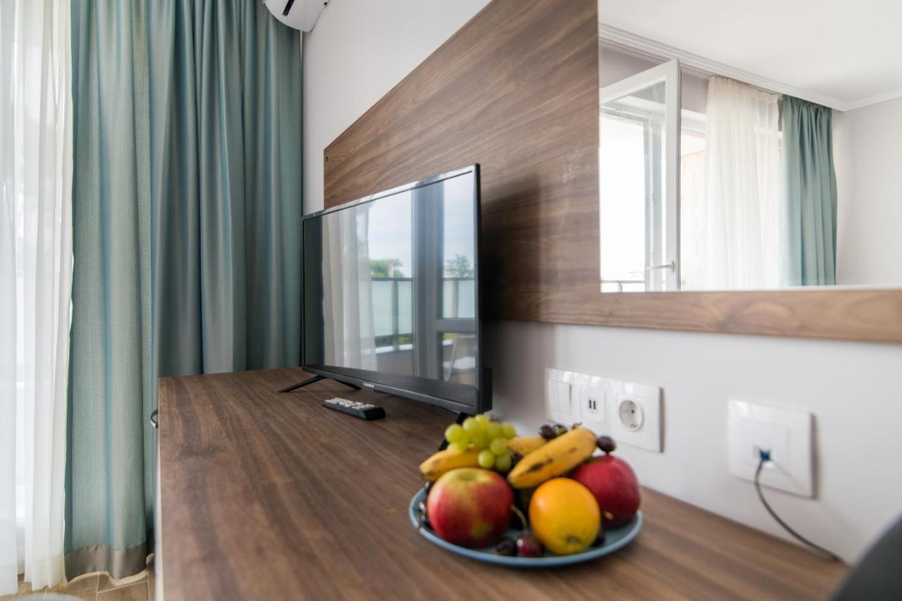 Cinema Hotel Primorsko Bagian luar foto