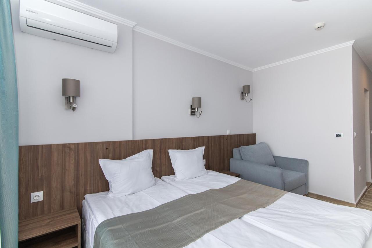 Cinema Hotel Primorsko Bagian luar foto