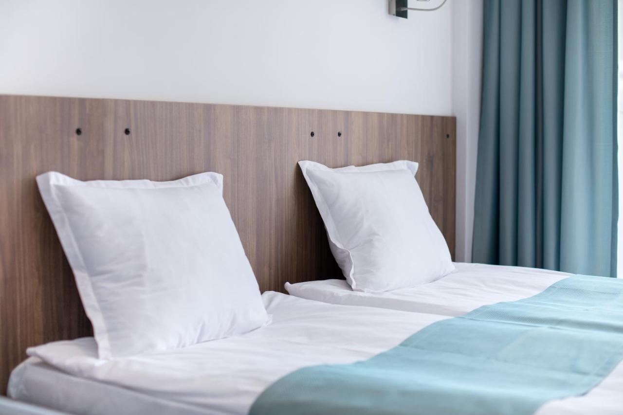 Cinema Hotel Primorsko Bagian luar foto