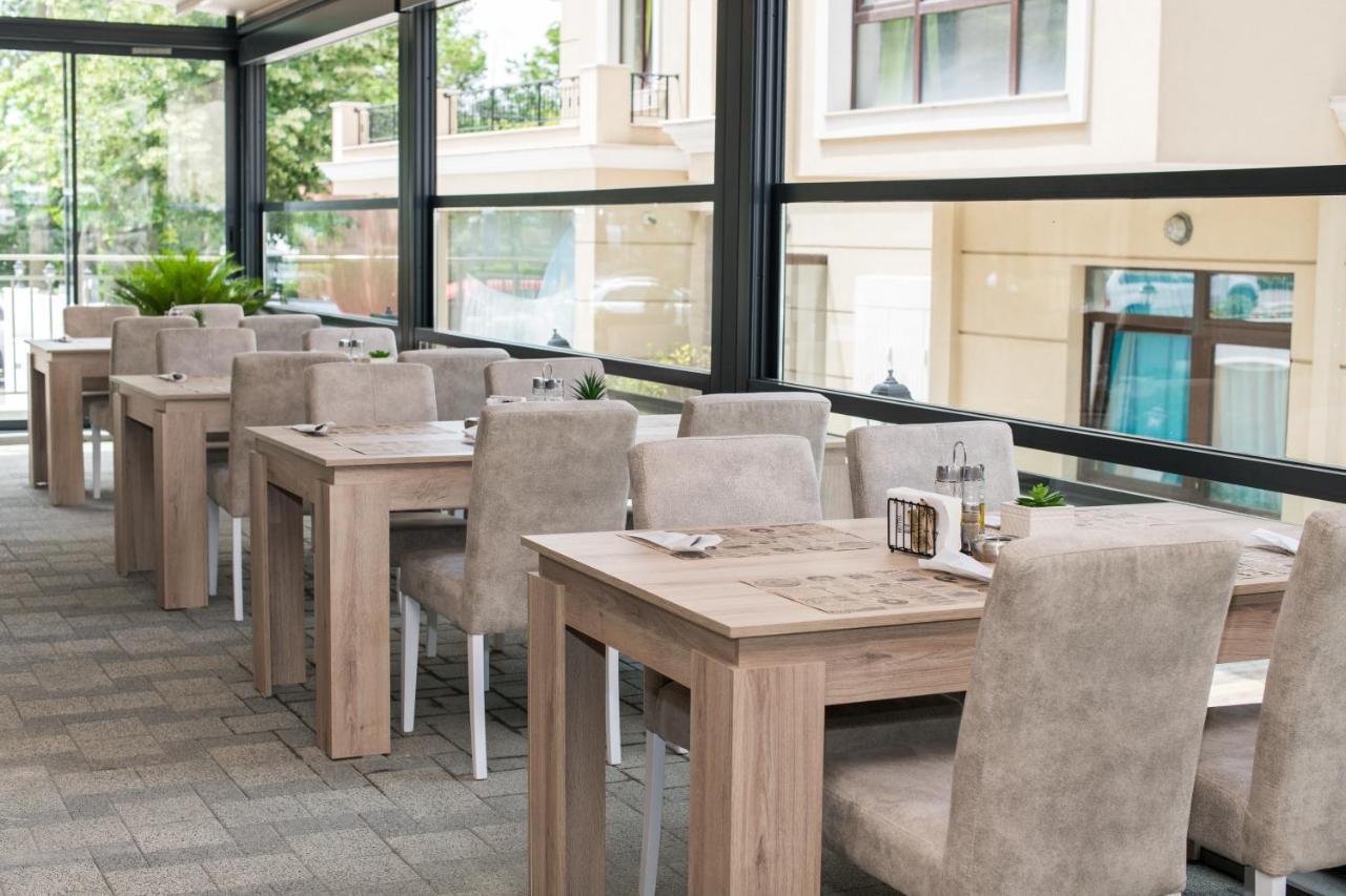 Cinema Hotel Primorsko Bagian luar foto