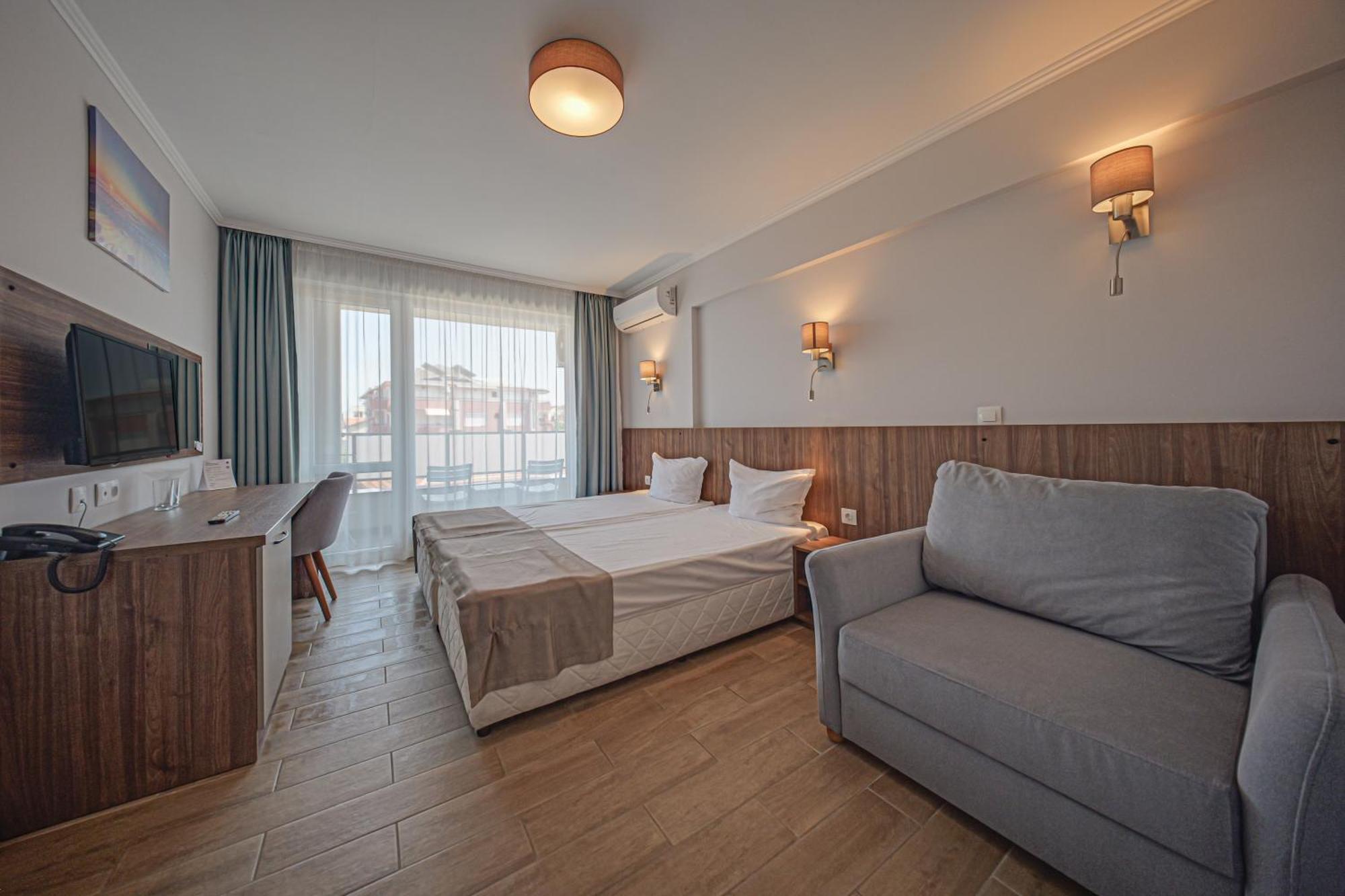 Cinema Hotel Primorsko Bagian luar foto