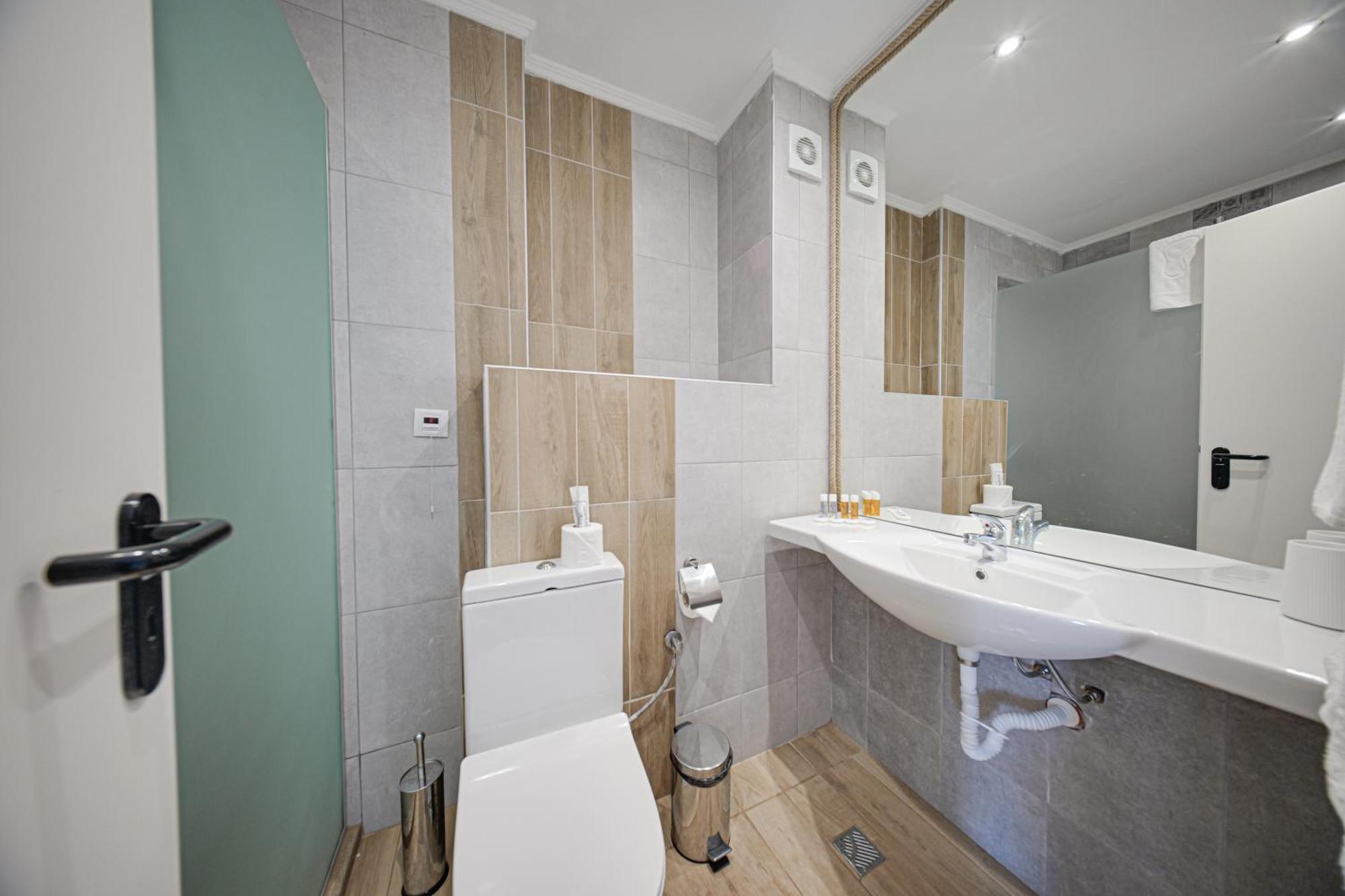 Cinema Hotel Primorsko Bagian luar foto
