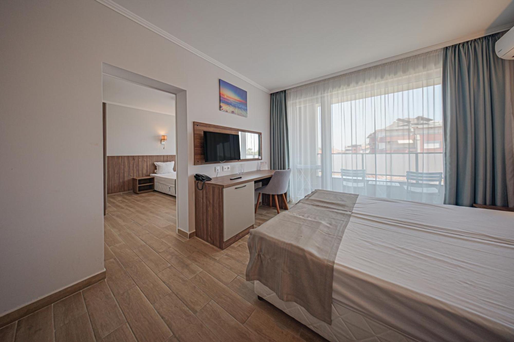 Cinema Hotel Primorsko Bagian luar foto