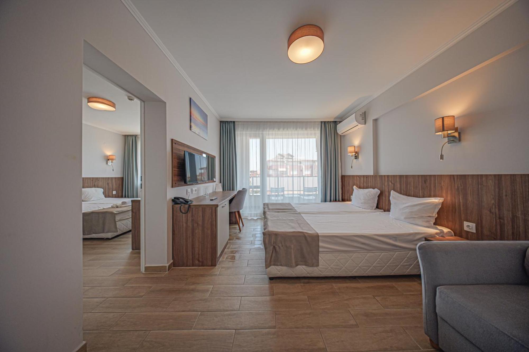 Cinema Hotel Primorsko Bagian luar foto